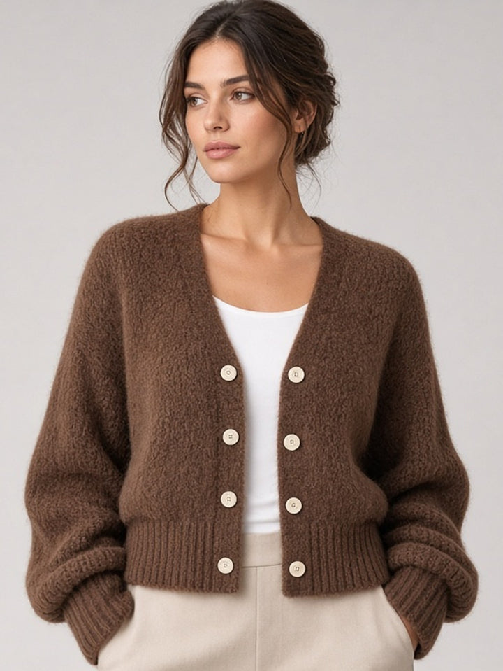 Cardigan brun à boutons clairs — vue de face