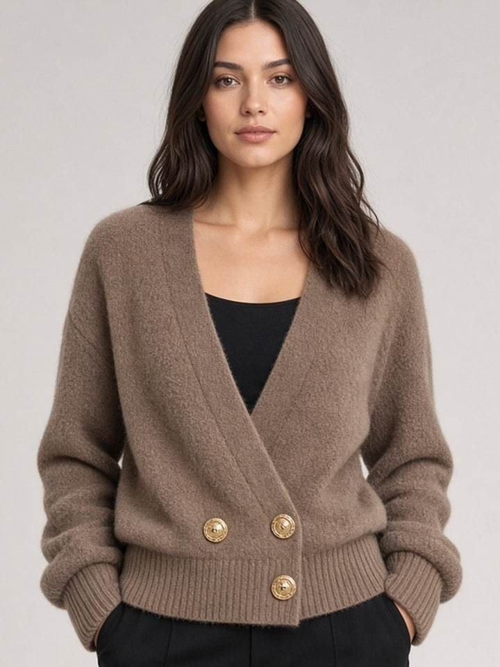Cardigan taupe à devant croisé et boutons dorés — vue de face