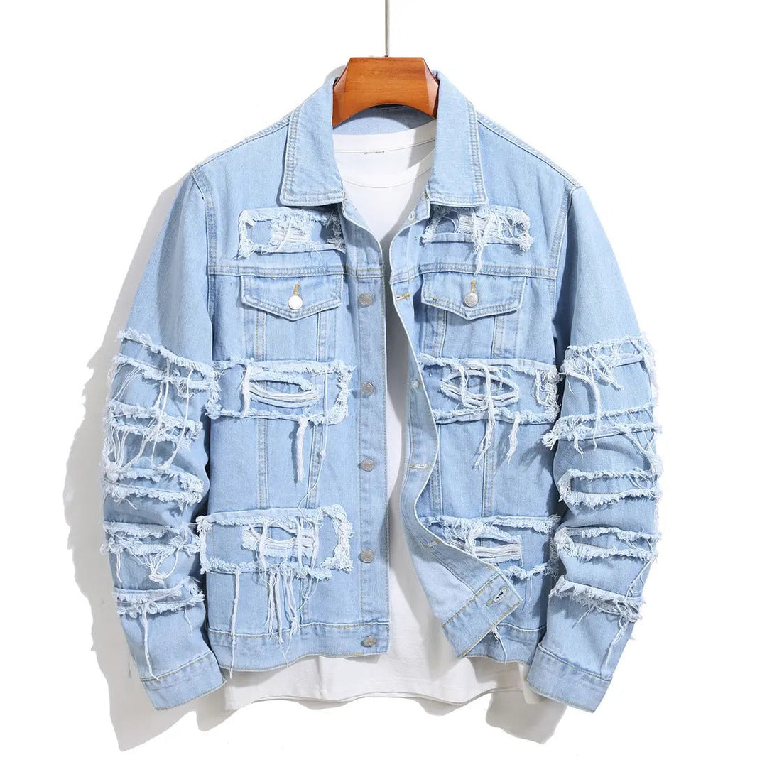 Veste boutonnée à détails effilochés bleu ciel — vue de face sur cintre