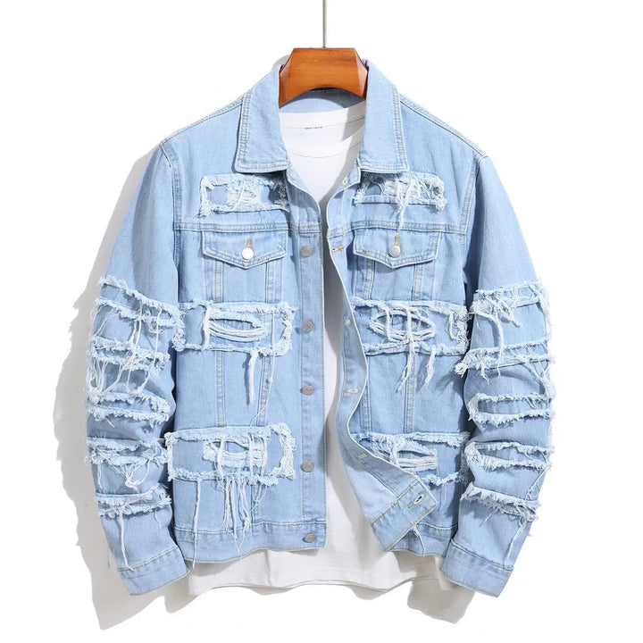 Veste boutonnée à détails effilochés bleu ciel — vue de face sur cintre