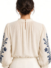 Blouse brodée à décolleté en V — vue de dos