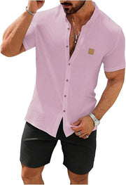 Chemise manches courtes boutonnée rose — vue portée en pied, avec short