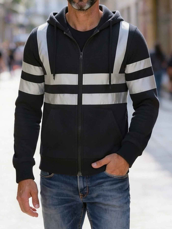 Sweat à capuche noir à bandes réfléchissantes, vue portée de face