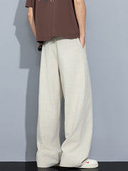 Pantalon habillé à jambes larges beige — vue portée de trois-quarts