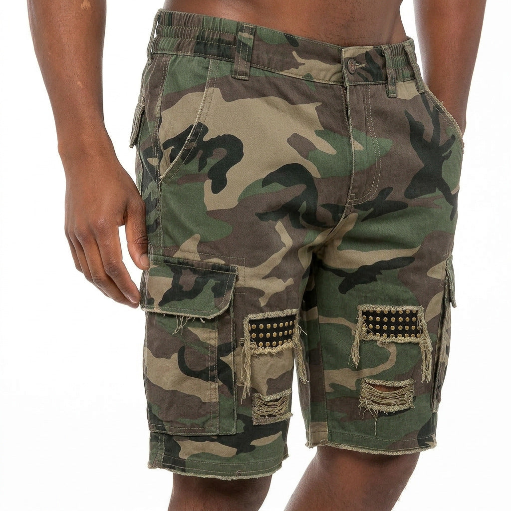 Short cargo camouflage vert militaire, vue portée de face