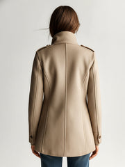 Manteau court kaki à épaulettes — vue portée de dos