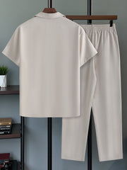 Ensemble détente à revers beige — vue de dos, studio