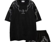 Ensemble t-shirt brodé et short — t-shirt noir de face, broderies au col et aux manches