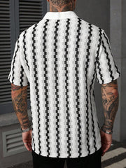 Chemise à rayures ondulées blanc et noir — vue portée de dos