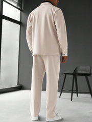 Ensemble veste boutonnée et pantalon beige — vue portée de dos