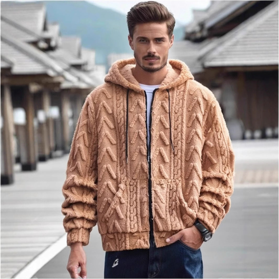 Veste à motifs en relief camel — vue portée de face, dans une rue de ville