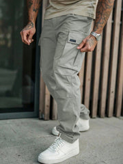 Pantalon cargo décontracté gris clair — vue portée de profil