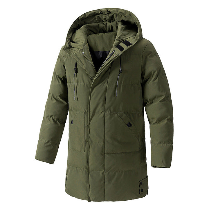 Manteau vert olive à capuche, vu de face sur fond blanc.