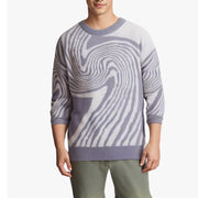 Pull à motif ondulé violet clair et gris — vue portée de face