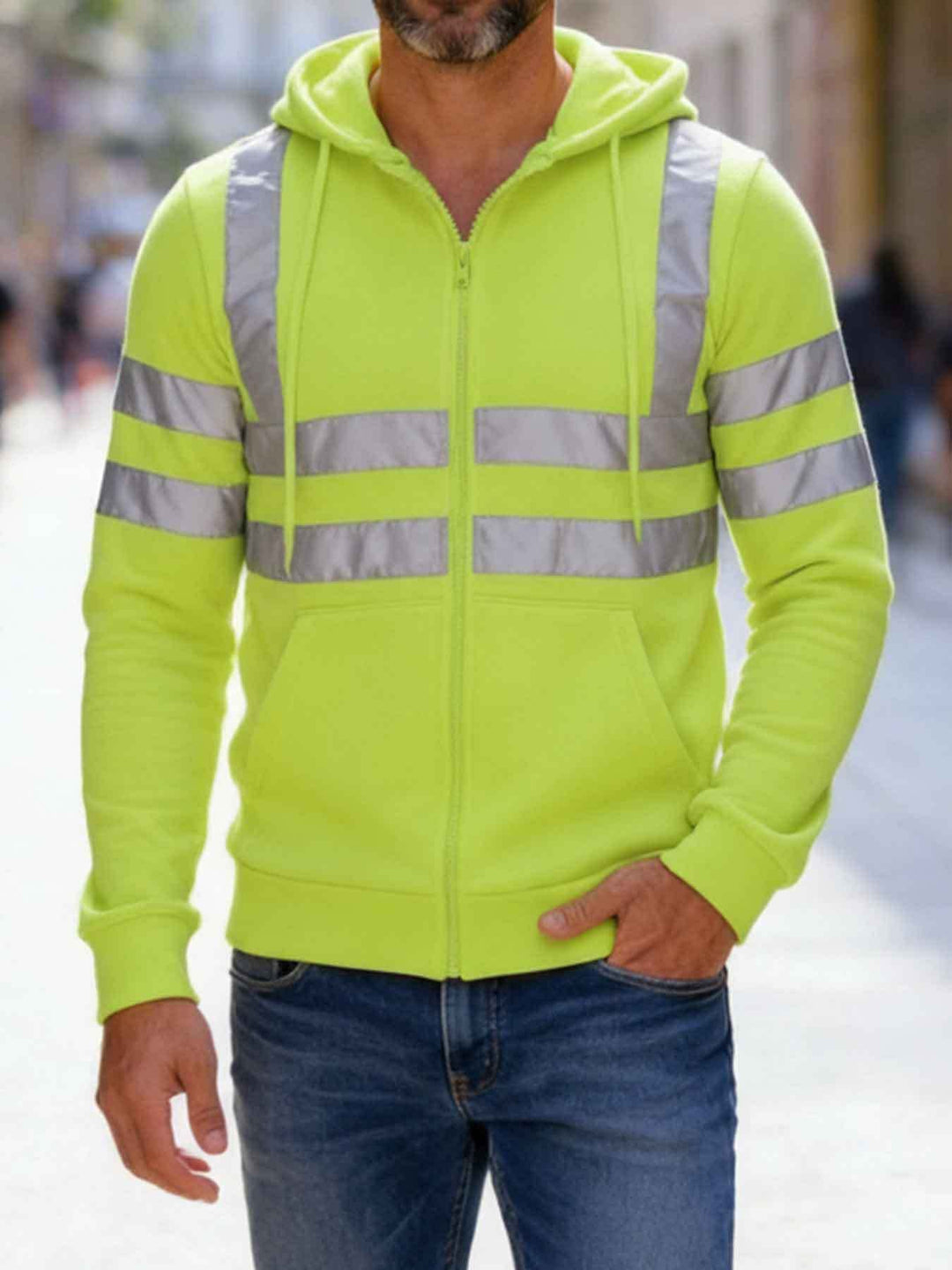 Sweat à capuche vert fluorescent à bandes réfléchissantes, vue portée de face