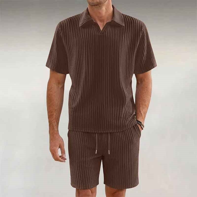 Ensemble polo col V brun, vue portée de face
