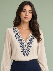 Blouse brodée à décolleté en V — vue de côté