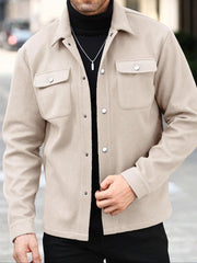 Veste unie à poches poitrine beige — vue portée de face, mains dans les poches