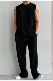 Ensemble sans manches pantalon ample noir — vue portée de face, mains dans les poches