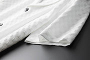 Ensemble polo et pantalon uni blanc — détail ourlet et manche