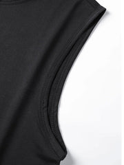 Ensemble gilet capuche short noir — détail de l'emmanchure du gilet sans manches