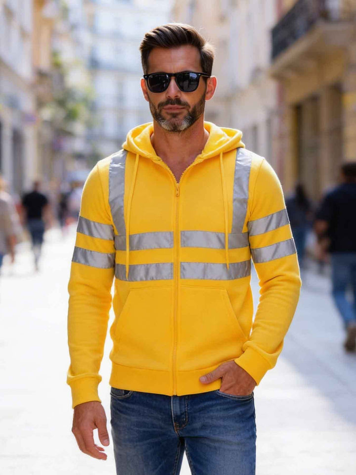 Sweat à capuche jaune à bandes réfléchissantes, vue portée de face