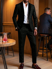 Costume noir à effet pailleté, vue portée avec chemise blanche