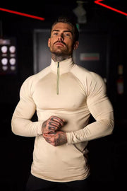 Haut demi-zip beige à manches longues, vue portée de face