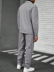 Ensemble veste boutonnée et pantalon gris clair — vue portée de dos