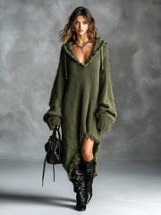 Robe midi à capuche asymétrique vert olive — vue portée en pied, de trois-quarts