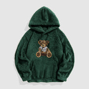 Sweat à capuche motif ourson vert foncé — pièce isolée, vue de face