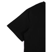 T-shirt noir motif drapeau — gros plan de la manche courte