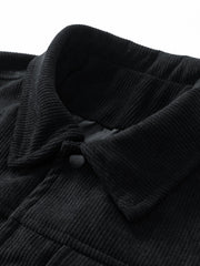 Détail du col chemise de la veste côtelée noire