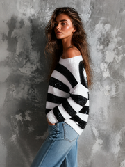 Pull rayé noir et blanc — vue portée de profil