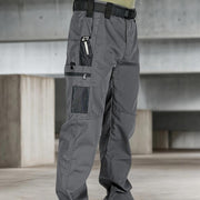 Pantalon tactique poches zippées gris — vue portée de profil, poches de jambe