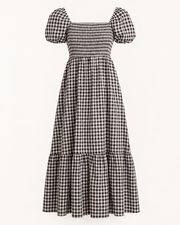 Robe Tina vichy noir et blanc, vue de face de la pièce seule, buste smocké et jupe à volant.