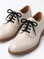 Lacets noirs pour chaussures en utilisation