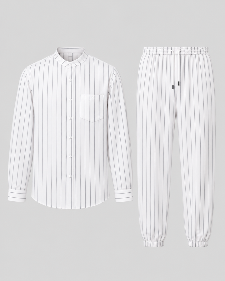 Ensemble chemise rayée et pantalon blanc, vue isolée de face
