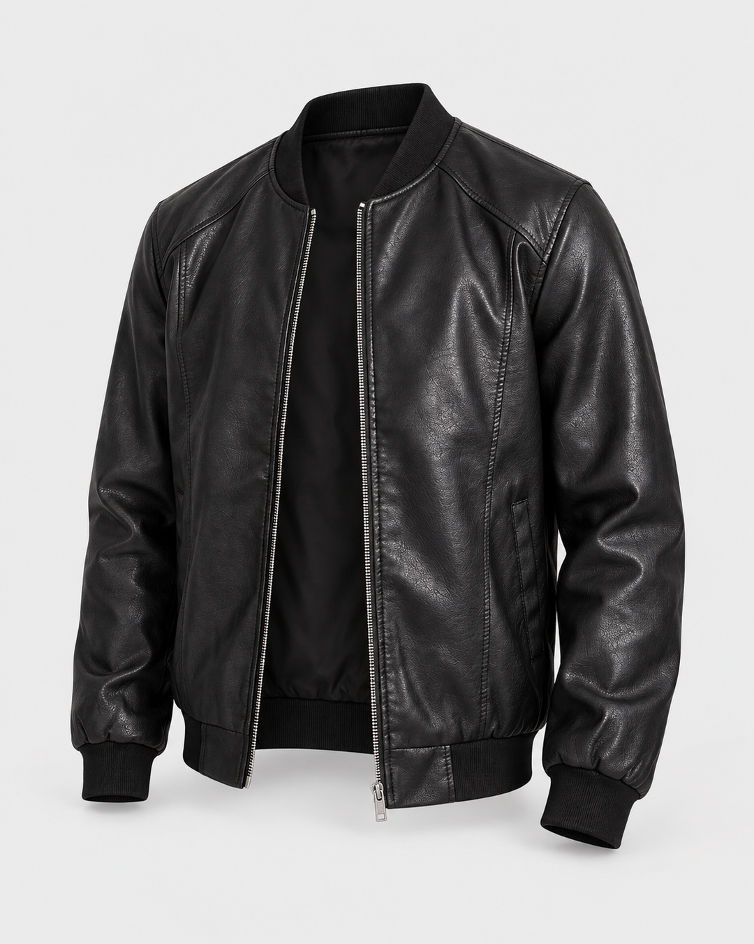 Blouson noir zippé, vue trois quarts sur fond gris clair