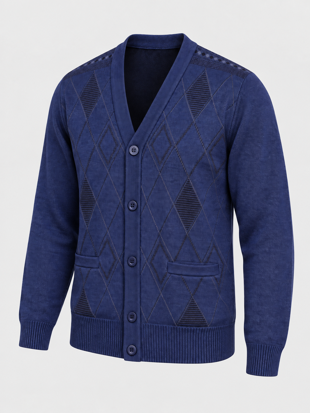 Cardigan bleu foncé boutonné à losanges, pièce isolée vue trois quarts