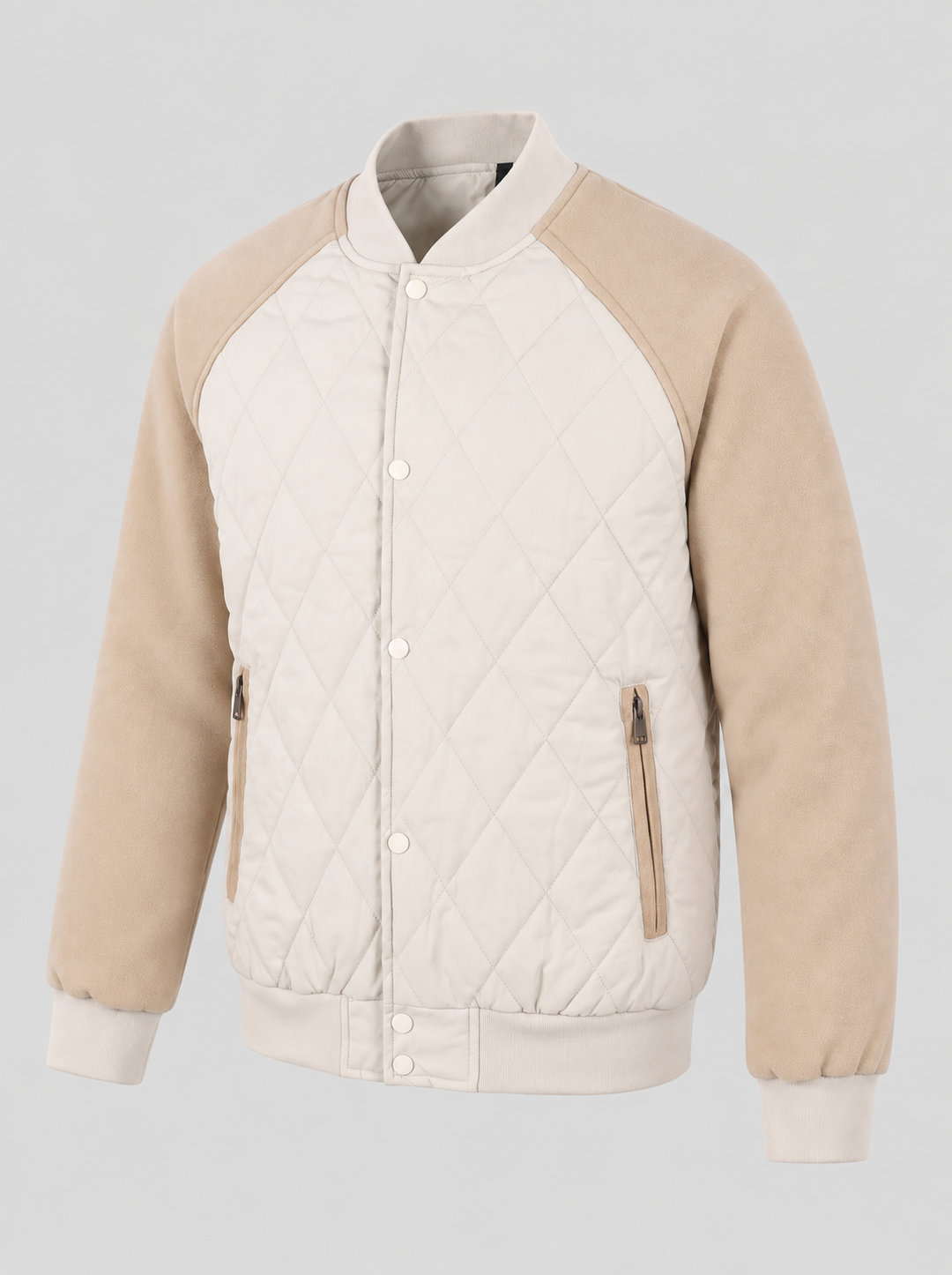 Blouson matelassé écru à manches beige, pièce isolée vue trois quarts