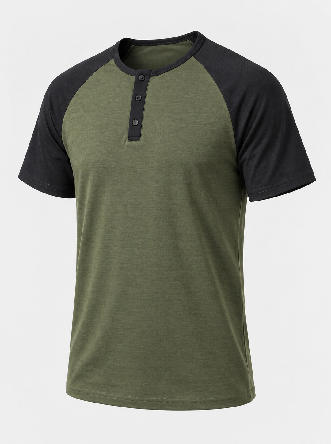 T-shirt col boutonné vert militaire, pièce isolée vue de trois quarts