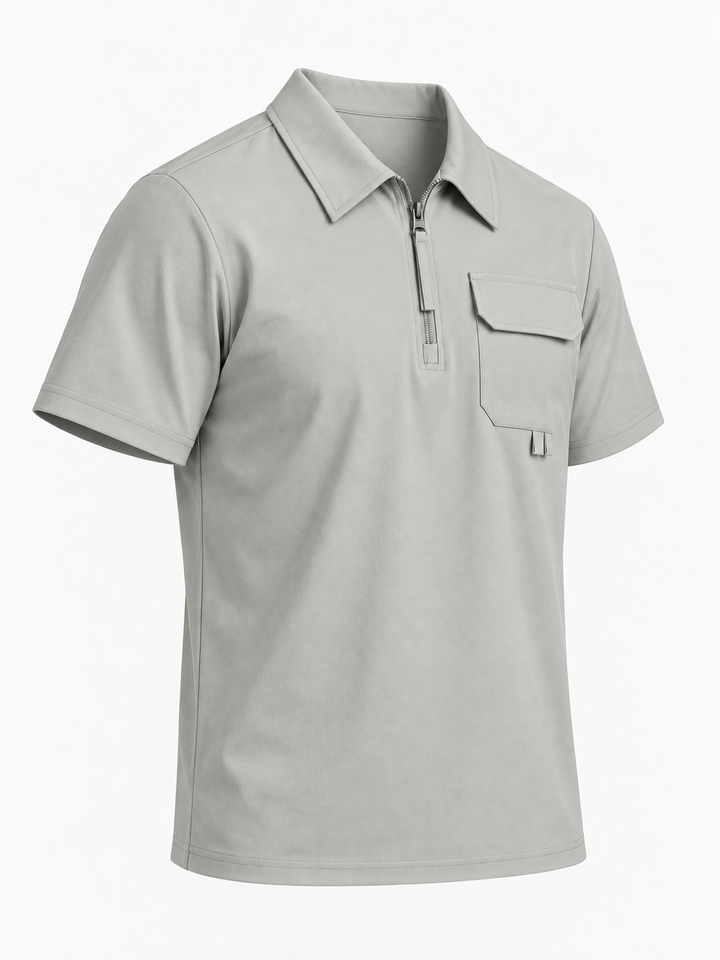 Polo demi-zippé gris clair, pièce isolée vue de trois quarts
