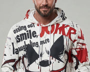 Sweat capuche graphisme rouge noir — gros plan de l'imprimé et de la capuche