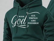 Ensemble sweat capuche imprimé jogging — gros plan de l'imprimé blanc sur le sweat vert foncé