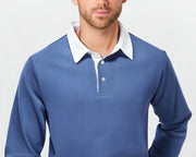 Polo blocs couleur manches longues bleu — gros plan du buste et du col contrasté