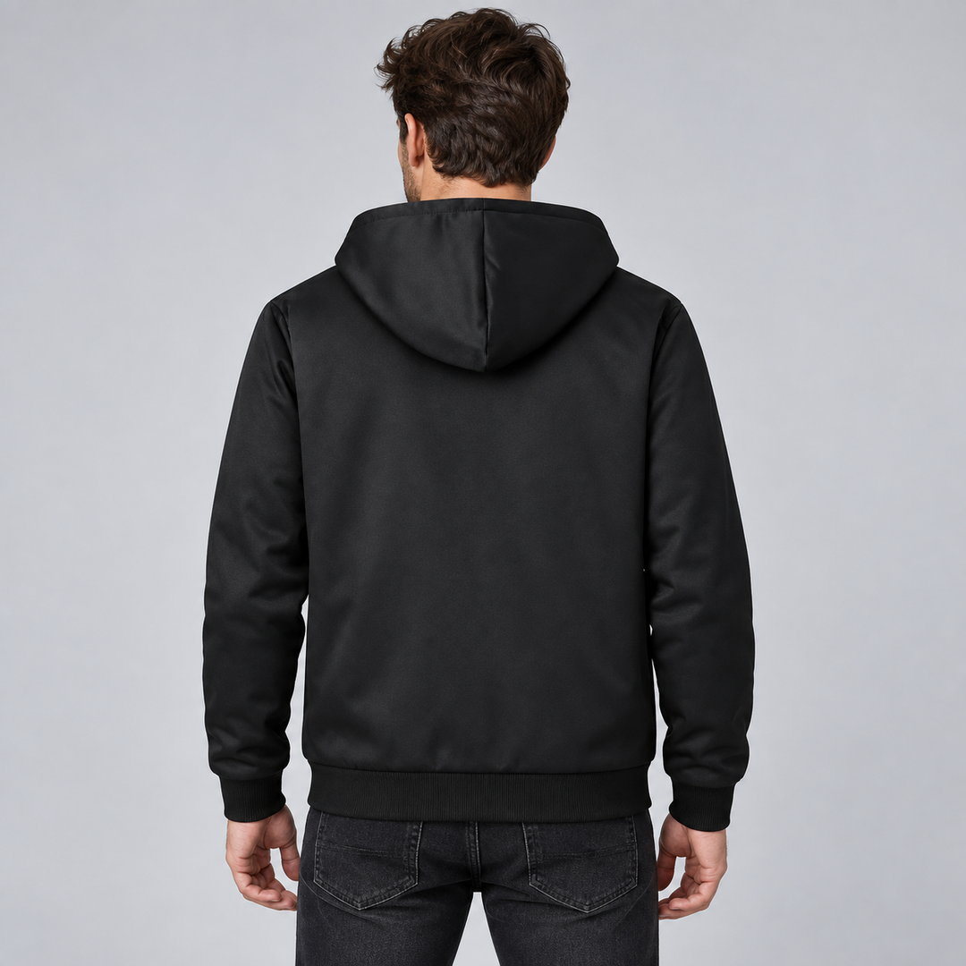 Blouson noir à capuche porté par un homme, vue de dos.