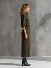Robe midi vert militaire à col montant — profil avec mannequin