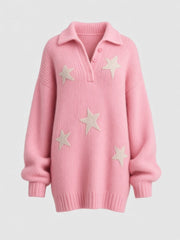 Robe en maille rose à étoiles claires — pièce isolée, vue de face