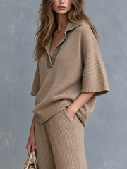 Pull camel col polo — vue portée de trois-quarts, de côté